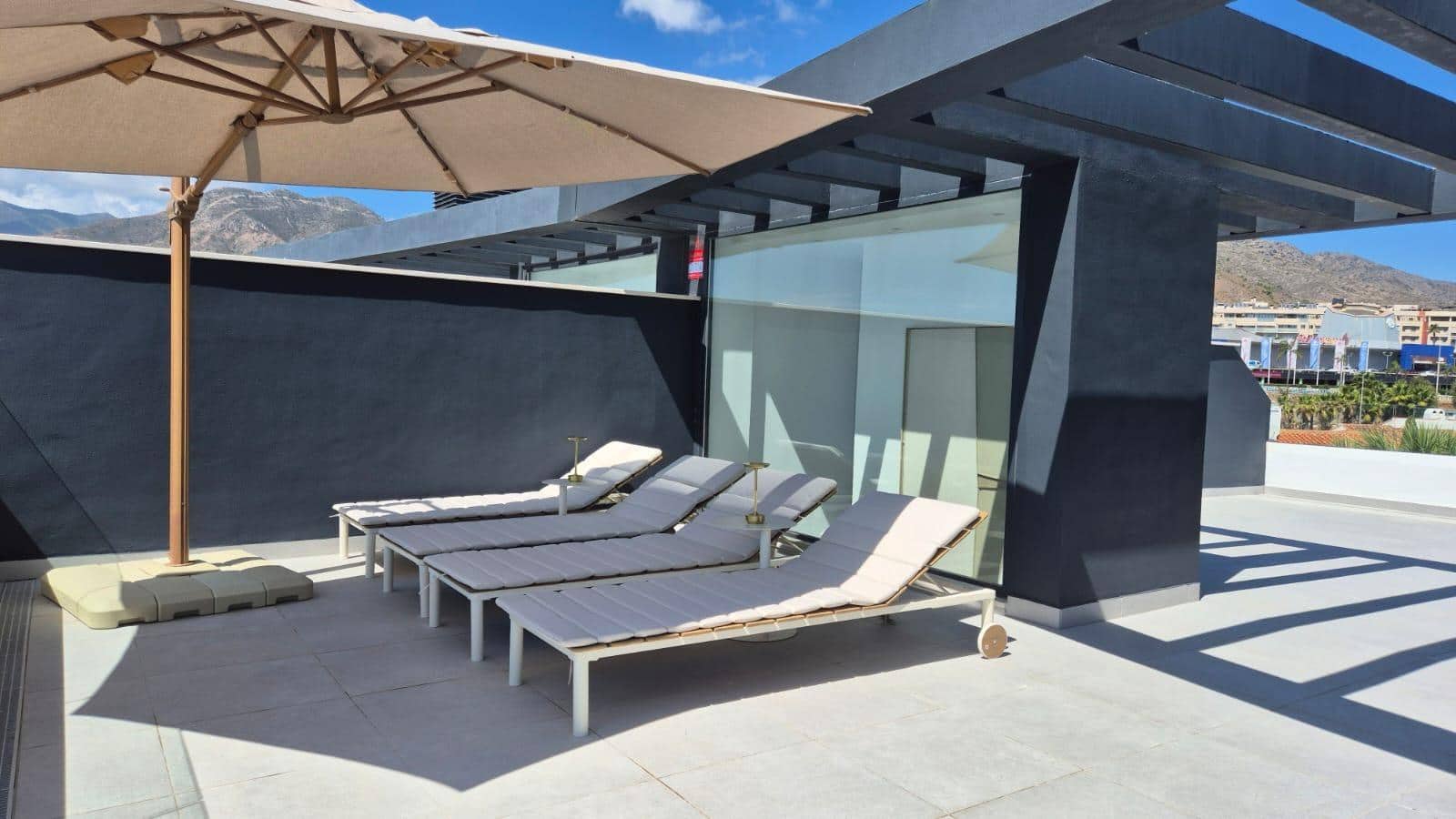 Apartamento de 2 habitaciones en Torremolinos en venta con piscina garaje - 890.000 € (Ref: 10094827)