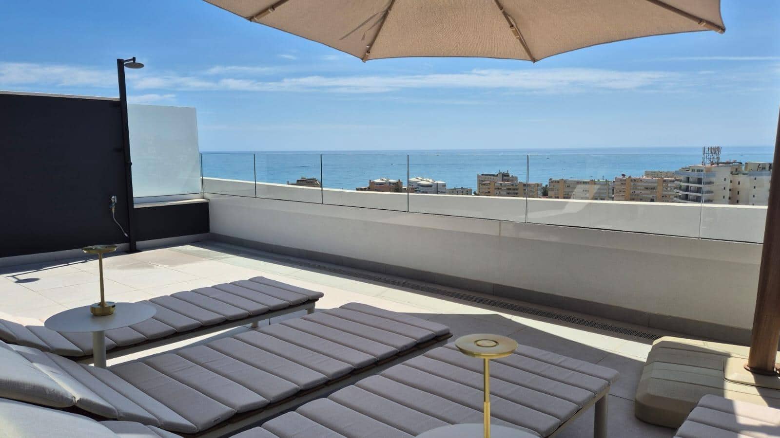 Apartamento de 2 habitaciones en Torremolinos en venta con piscina garaje - 890.000 € (Ref: 10094827)