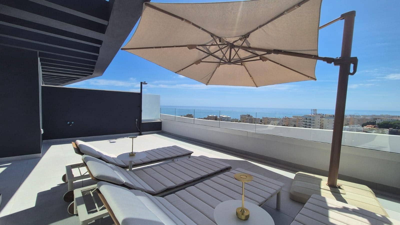 Apartamento de 2 habitaciones en Torremolinos en venta con piscina garaje - 890.000 € (Ref: 10094827)