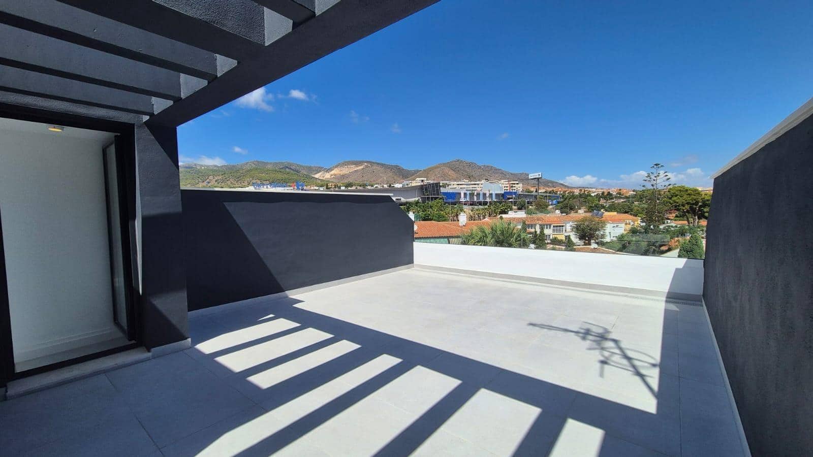 Apartamento de 2 habitaciones en Torremolinos en venta con piscina garaje - 890.000 € (Ref: 10094827)