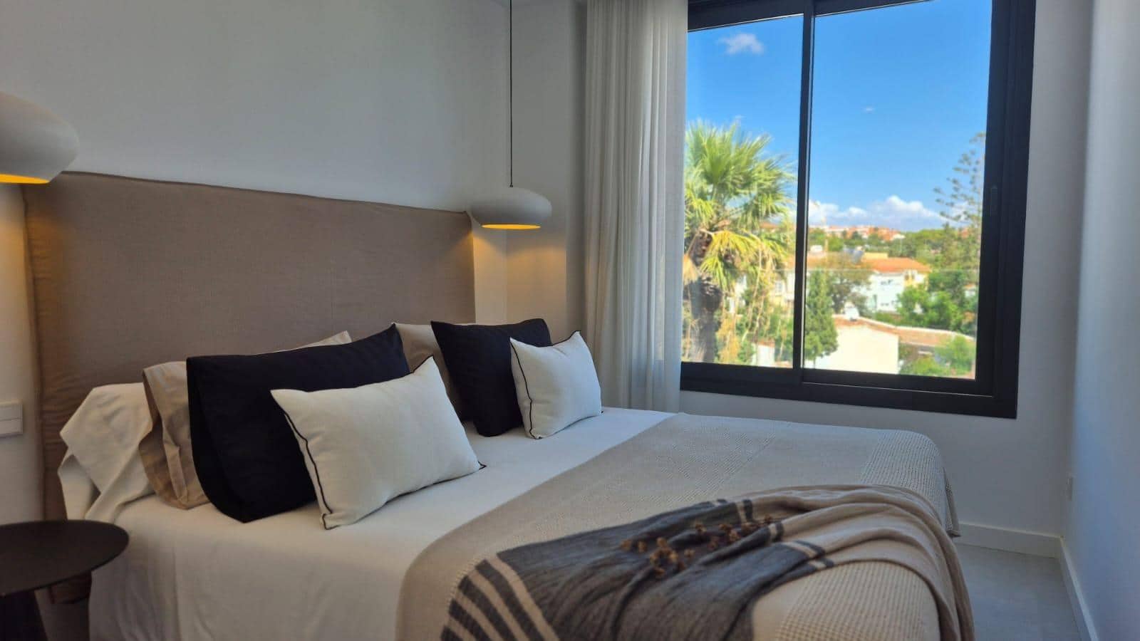 Apartamento de 2 habitaciones en Torremolinos en venta con piscina garaje - 890.000 € (Ref: 10094827)