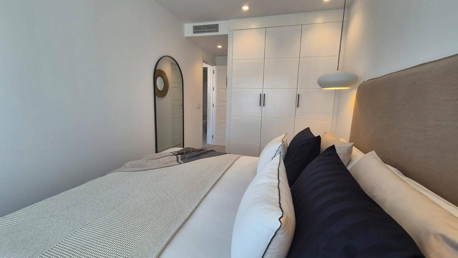 Apartamento de 2 habitaciones en Torremolinos en venta con piscina garaje - 890.000 € (Ref: 10094827)
