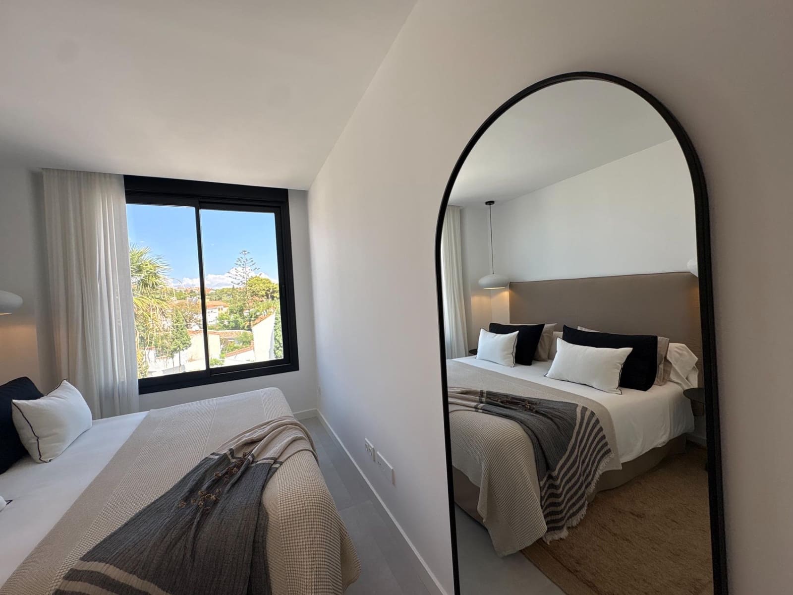 Apartamento de 2 habitaciones en Torremolinos en venta con piscina garaje - 890.000 € (Ref: 10094827)