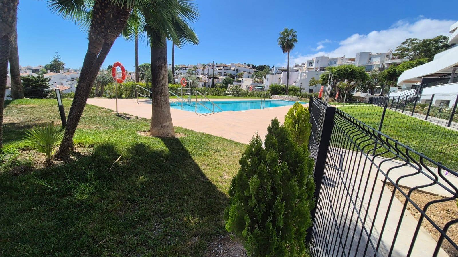 Apartamento de 2 habitaciones en Torremolinos en venta con piscina garaje - 890.000 € (Ref: 10094827)