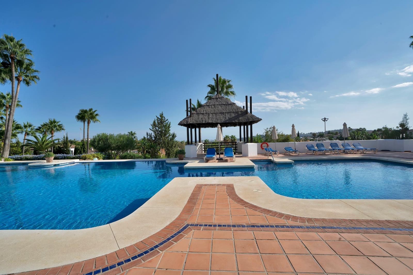 Apartamento de 3 habitaciones en Marbella en venta con piscina garaje - 1.150.000 € (Ref: 10142484)