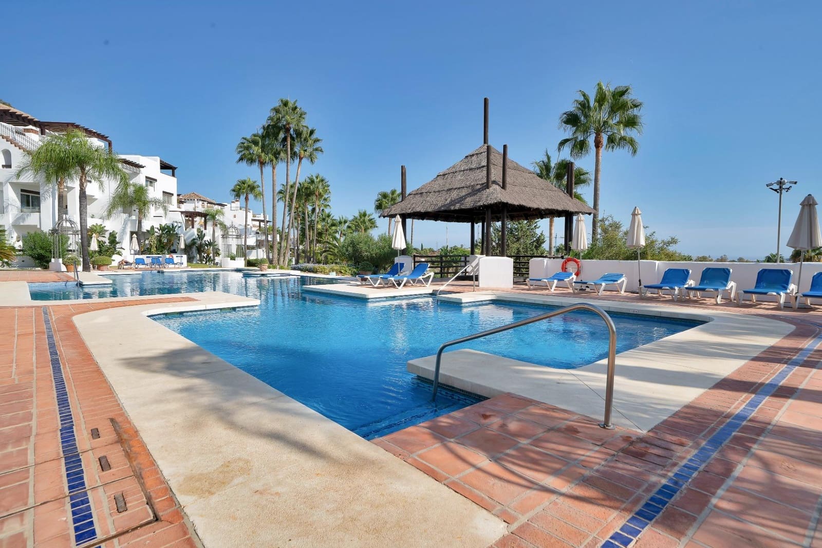 Apartamento de 3 habitaciones en Marbella en venta con piscina garaje - 1.150.000 € (Ref: 10142484)