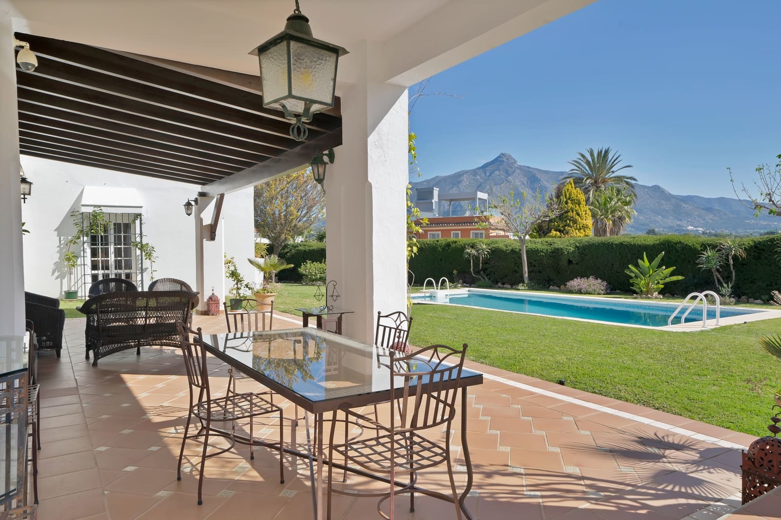 Chalet de 6 habitaciones en Marbella en venta con piscina garaje - 2.950.000 € (Ref: 9027363)