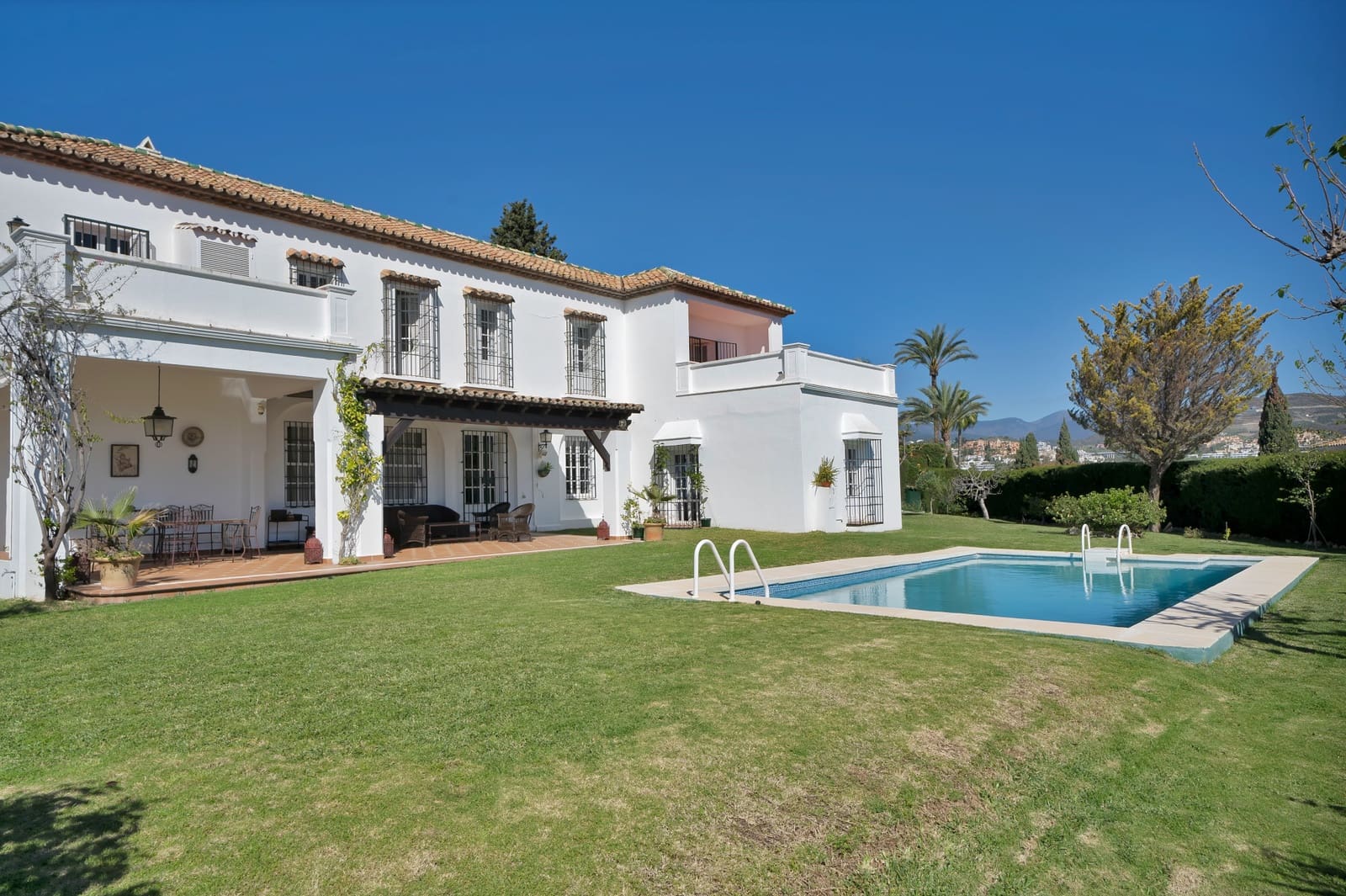 Chalet de 6 habitaciones en Marbella en venta con piscina garaje - 2.950.000 € (Ref: 9027363)