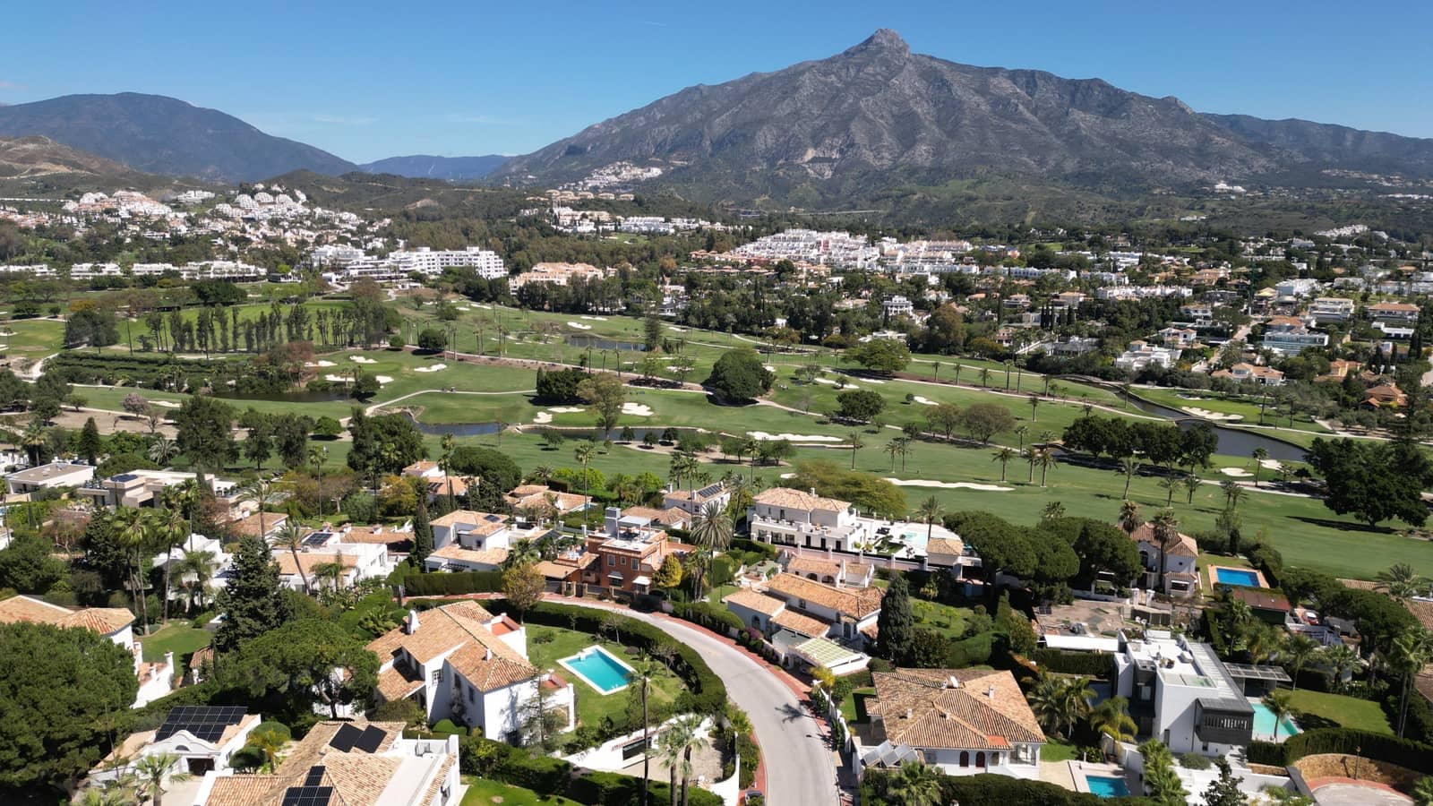 Chalet de 6 habitaciones en Marbella en venta con piscina garaje - 2.950.000 € (Ref: 9027363)