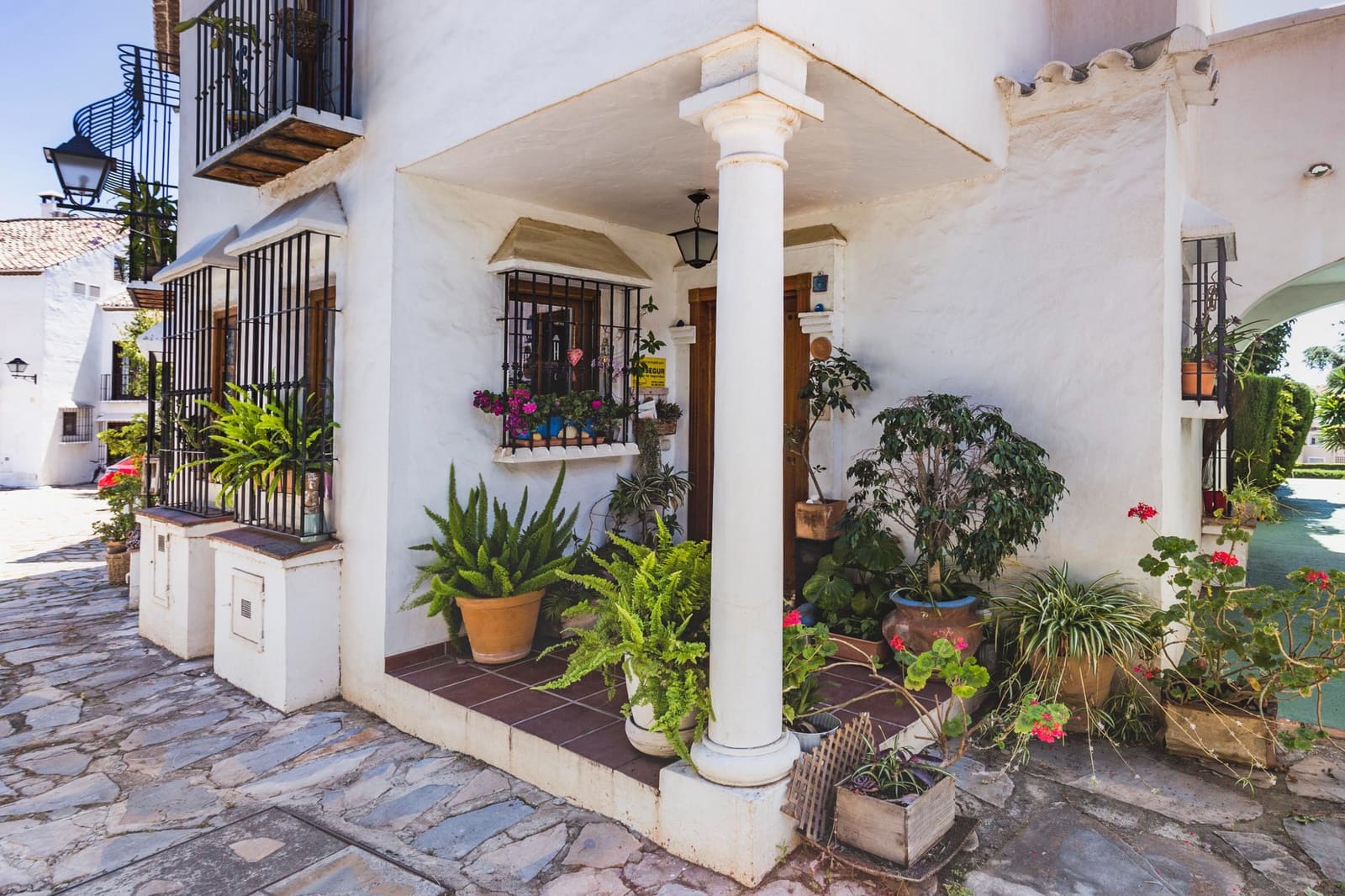 3 soveværelse Semi-Rækkehus til salg i Marbella med swimmingpool - € 699.000 (Ref: 9027364)