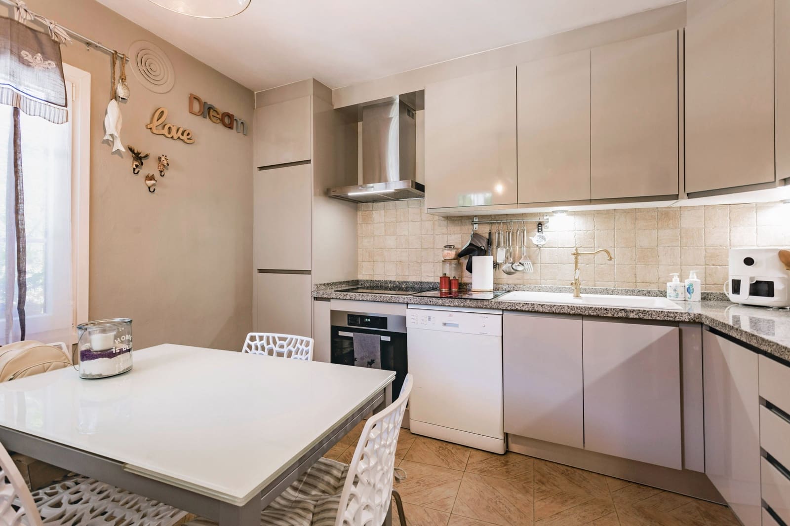 3 soveværelse Semi-Rækkehus til salg i Marbella med swimmingpool - € 699.000 (Ref: 9027364)