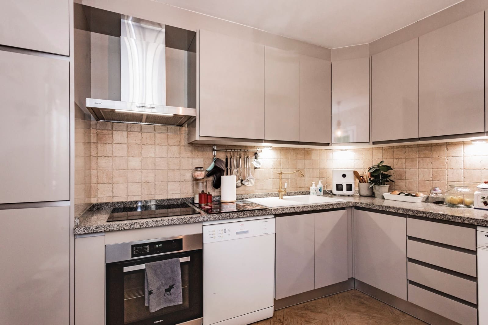 3 soveværelse Semi-Rækkehus til salg i Marbella med swimmingpool - € 699.000 (Ref: 9027364)