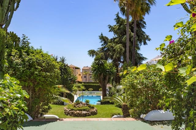 3 quarto Moradia Geminada para venda em Nagüeles Alto, Marbella com piscina - 699 000 € (Ref: 9027364)