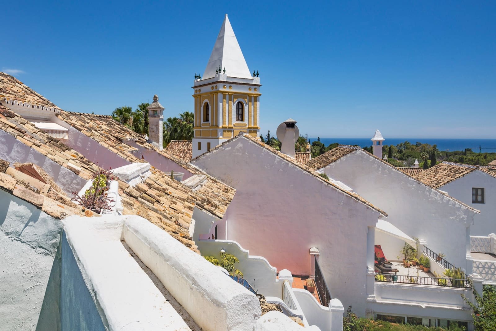 3 soveværelse Semi-Rækkehus til salg i Marbella med swimmingpool - € 699.000 (Ref: 9027364)