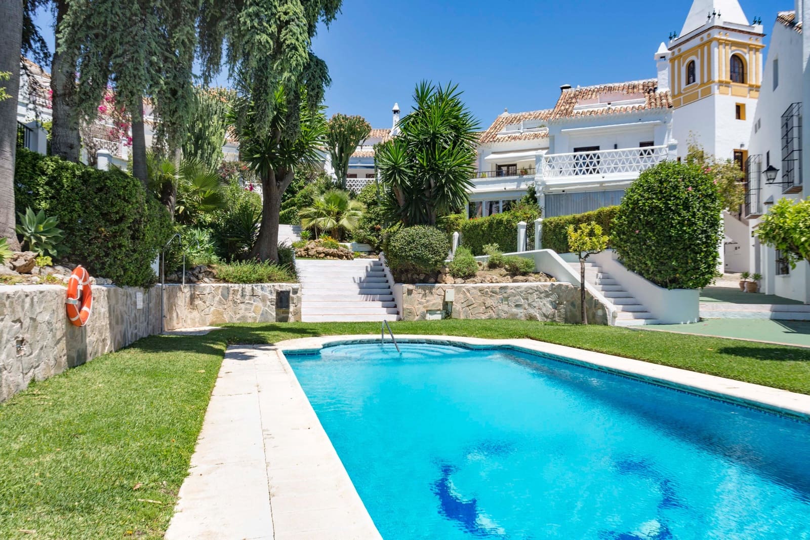 3 soveværelse Semi-Rækkehus til salg i Marbella med swimmingpool - € 699.000 (Ref: 9027364)