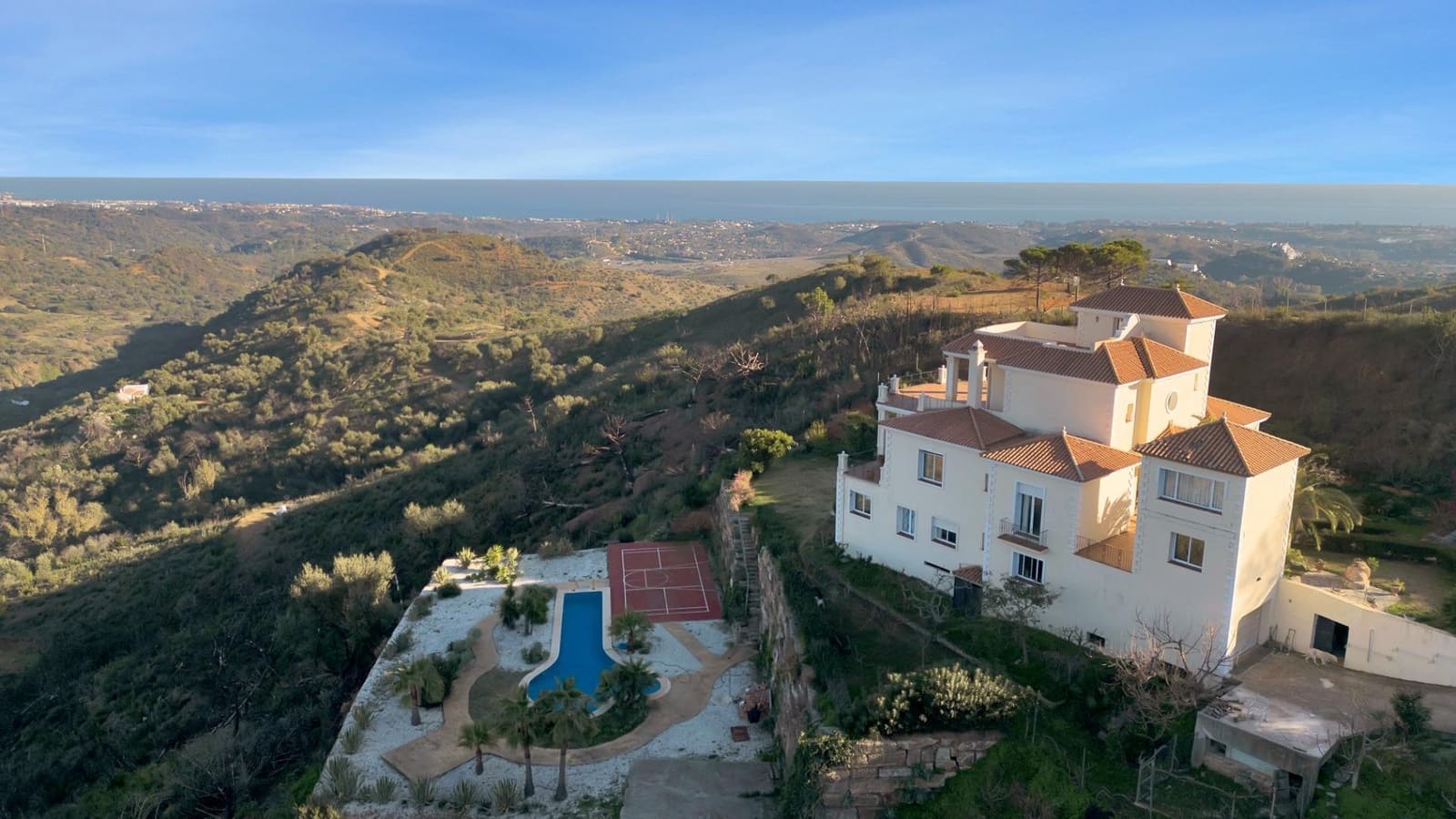 8 bedroom Villa for sale in Estepona with pool - € 2,500,000 (Ref: 9027367)