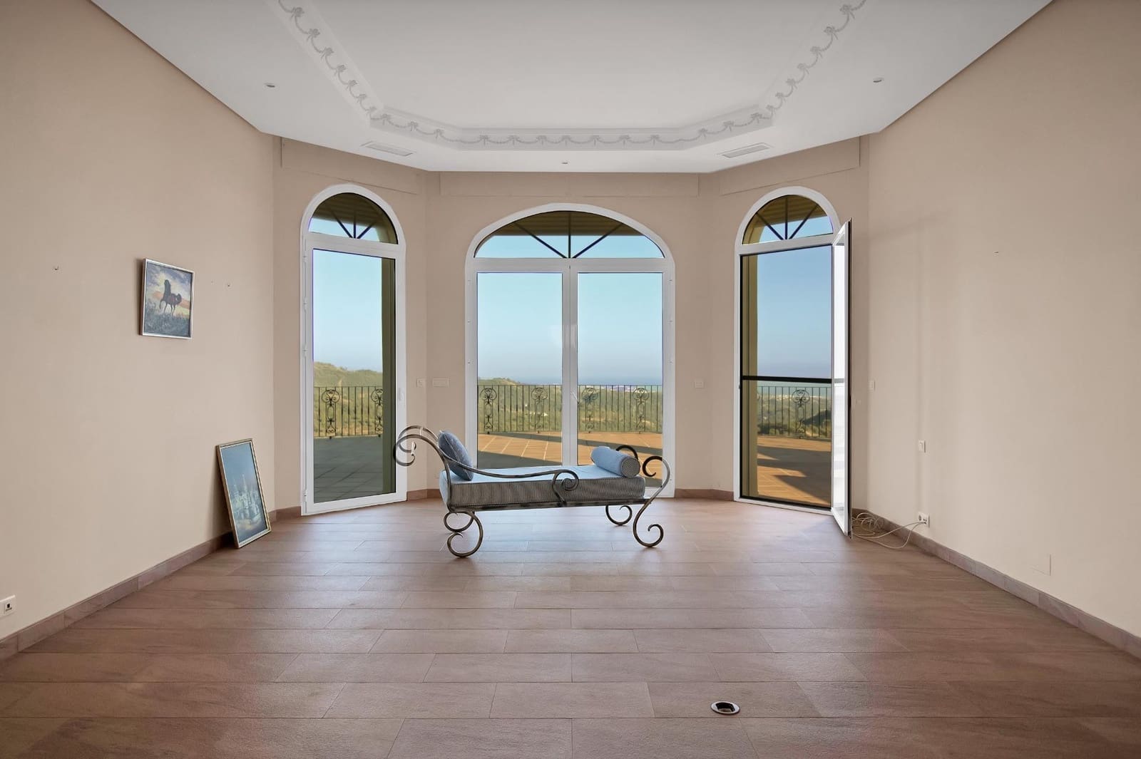 8 bedroom Villa for sale in Estepona with pool - € 2,500,000 (Ref: 9027367)