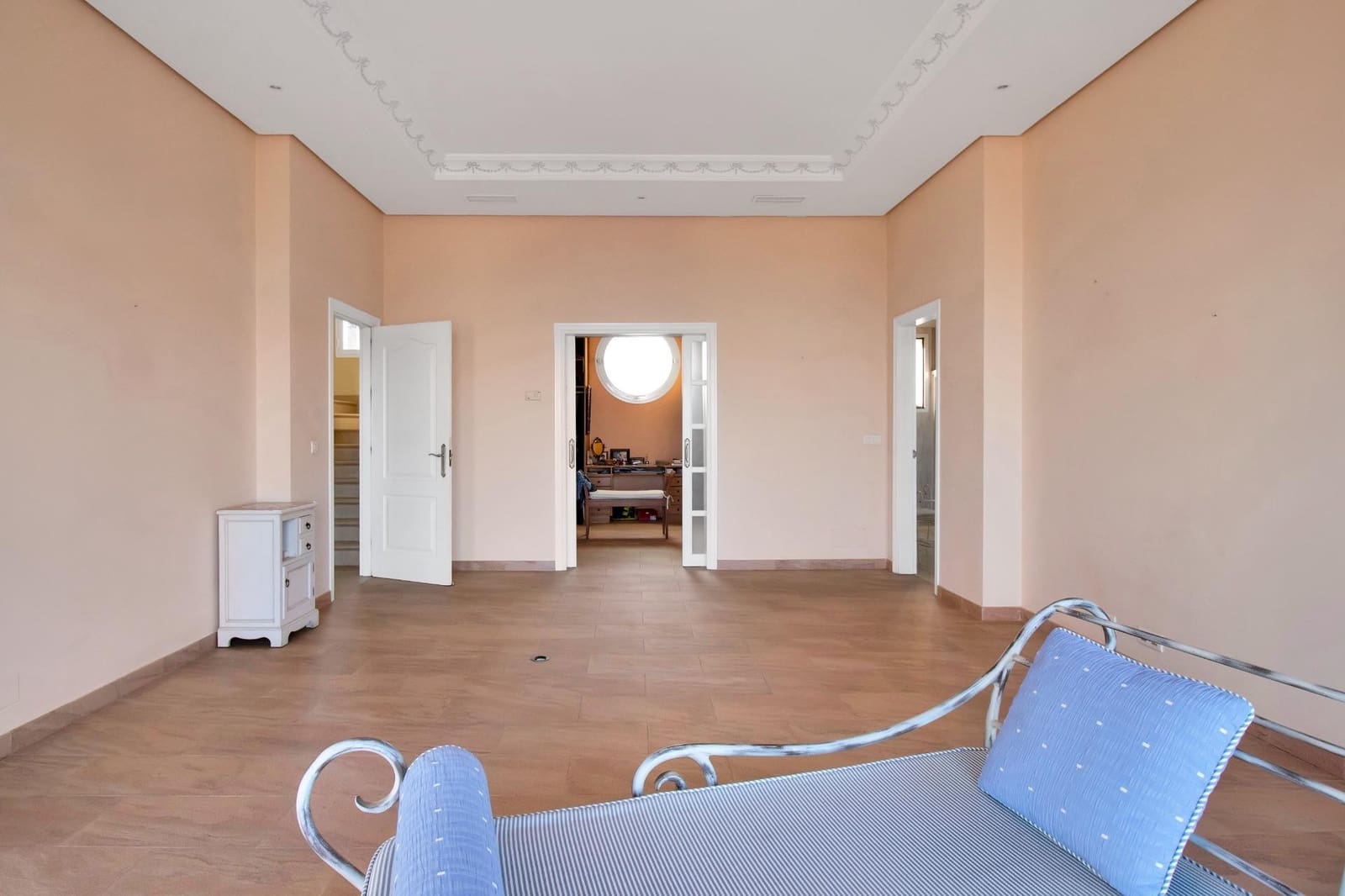 8 bedroom Villa for sale in Estepona with pool - € 2,500,000 (Ref: 9027367)