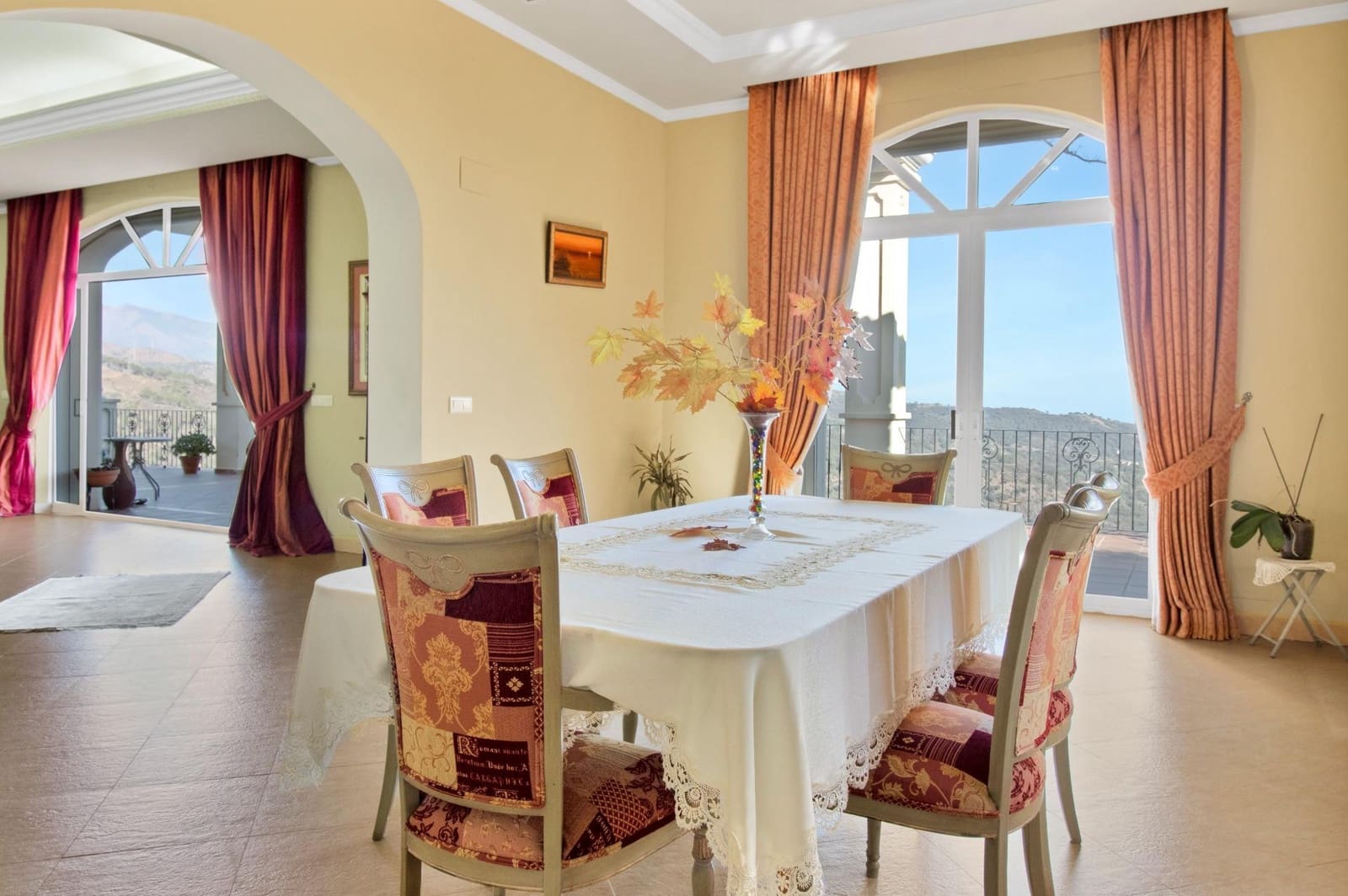 8 bedroom Villa for sale in Estepona with pool - € 2,500,000 (Ref: 9027367)