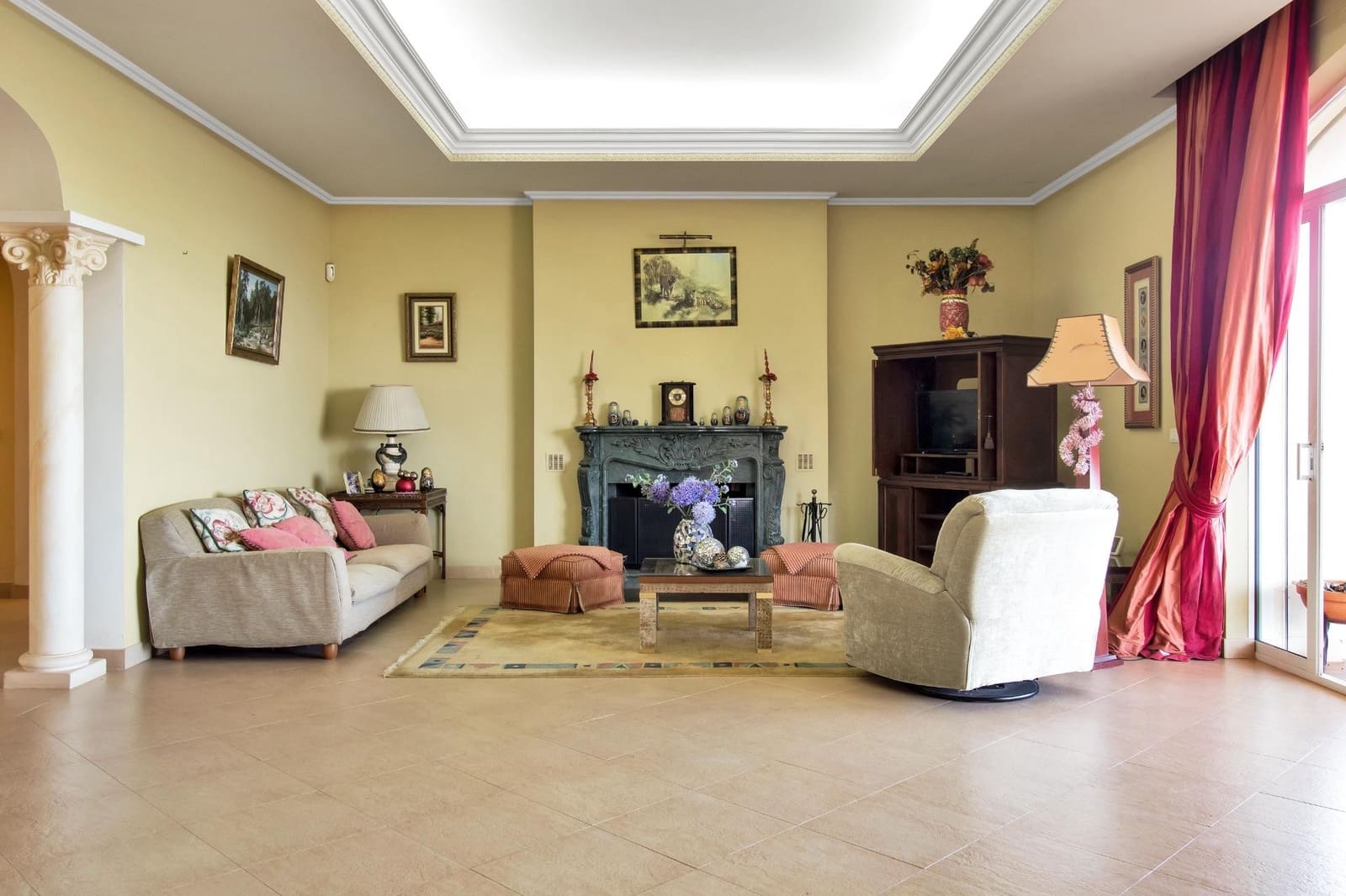 8 bedroom Villa for sale in Estepona with pool - € 2,500,000 (Ref: 9027367)