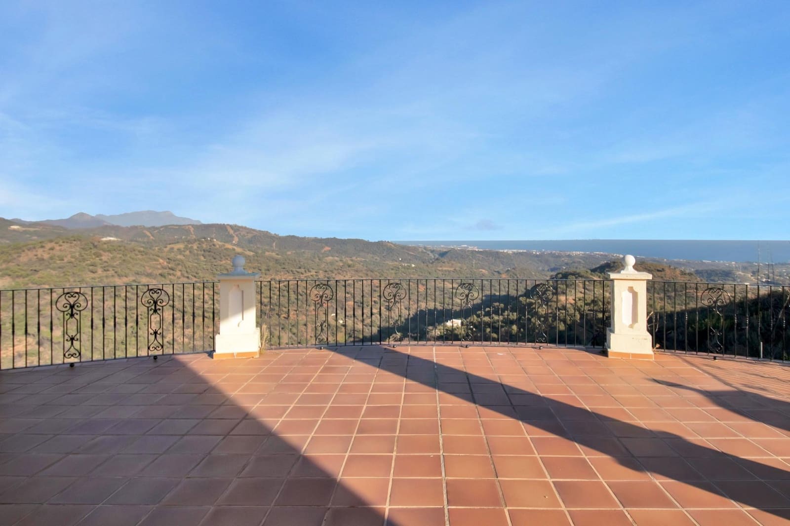 8 bedroom Villa for sale in Estepona with pool - € 2,500,000 (Ref: 9027367)