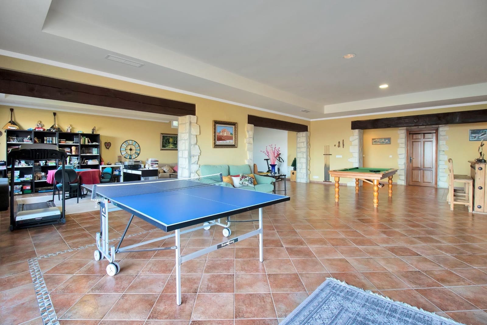 8 bedroom Villa for sale in Estepona with pool - € 2,500,000 (Ref: 9027367)