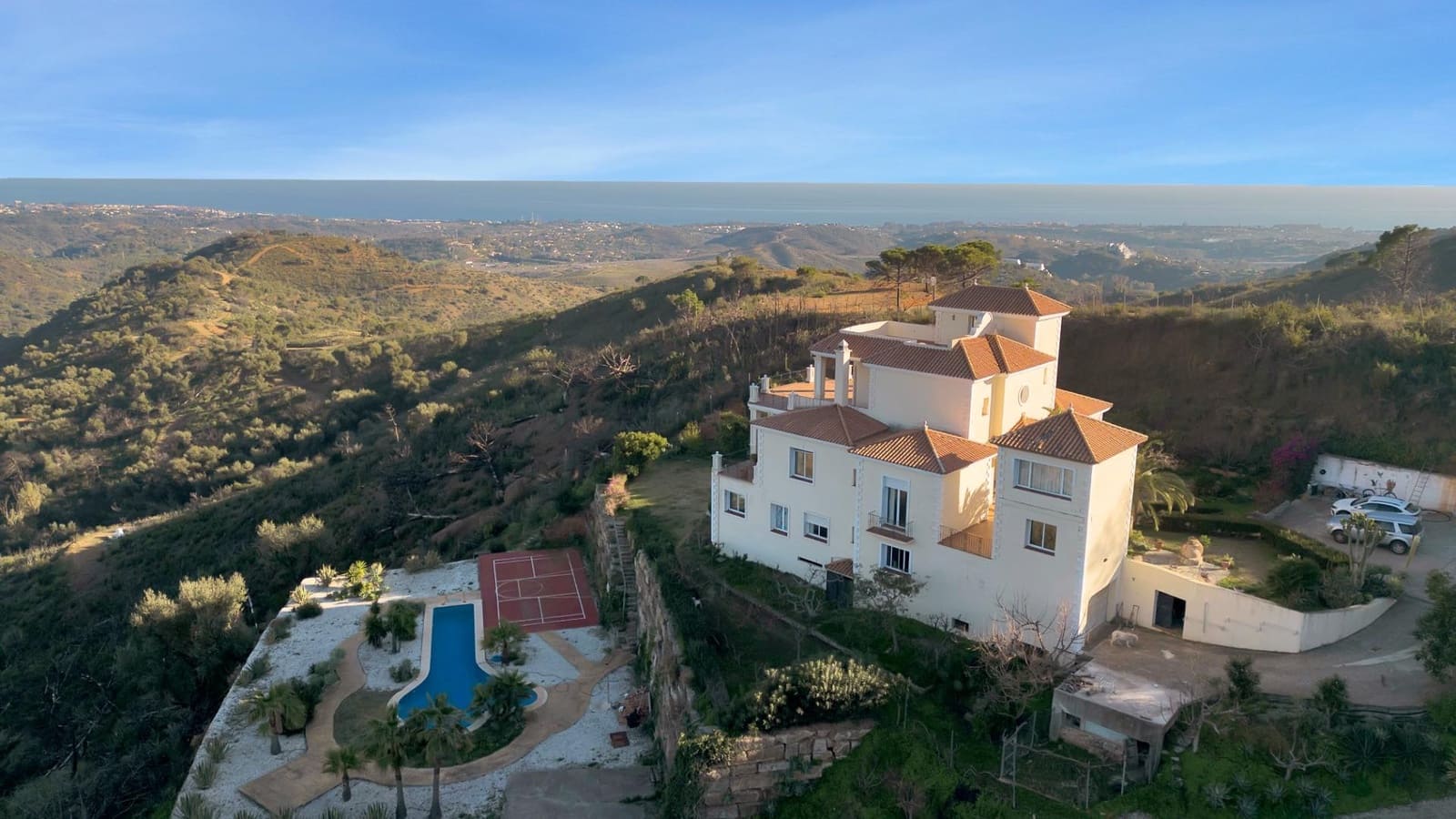 8 soveværelse Villa til salg i Estepona med swimmingpool - € 2.100.000 (Ref: 9027367)