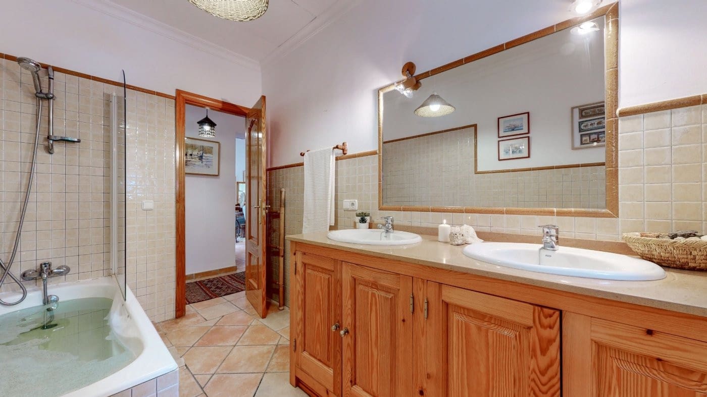 6 soveværelse Villa til salg i San Martin del Tesorillo med swimmingpool garage - € 1.900.000 (Ref: 9027368)