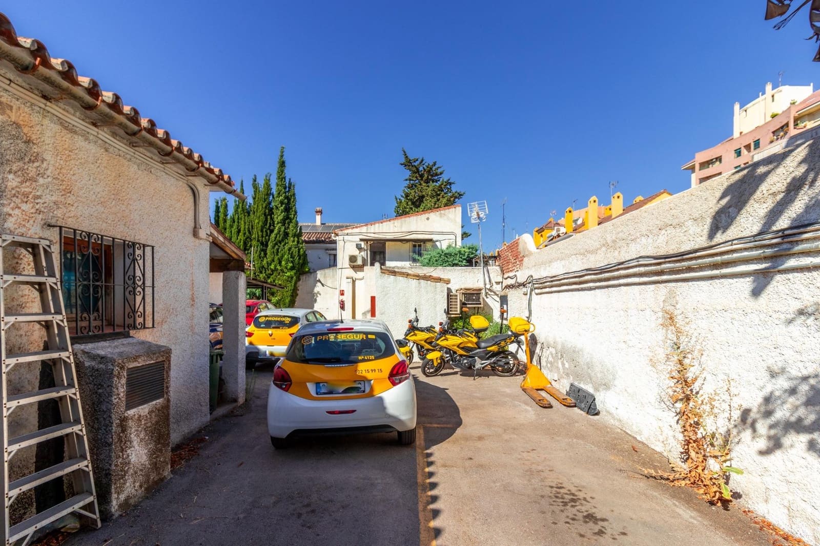 Villa for sale in Marbella with garage - € 1,300,000 (Ref: 9027371)