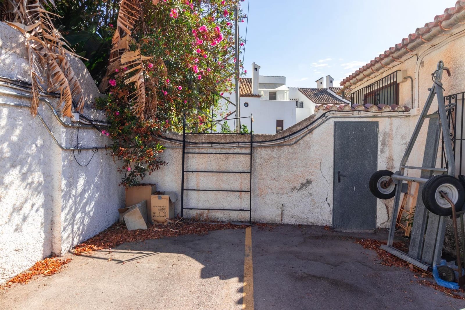 Villa for sale in Marbella with garage - € 1,300,000 (Ref: 9027371)