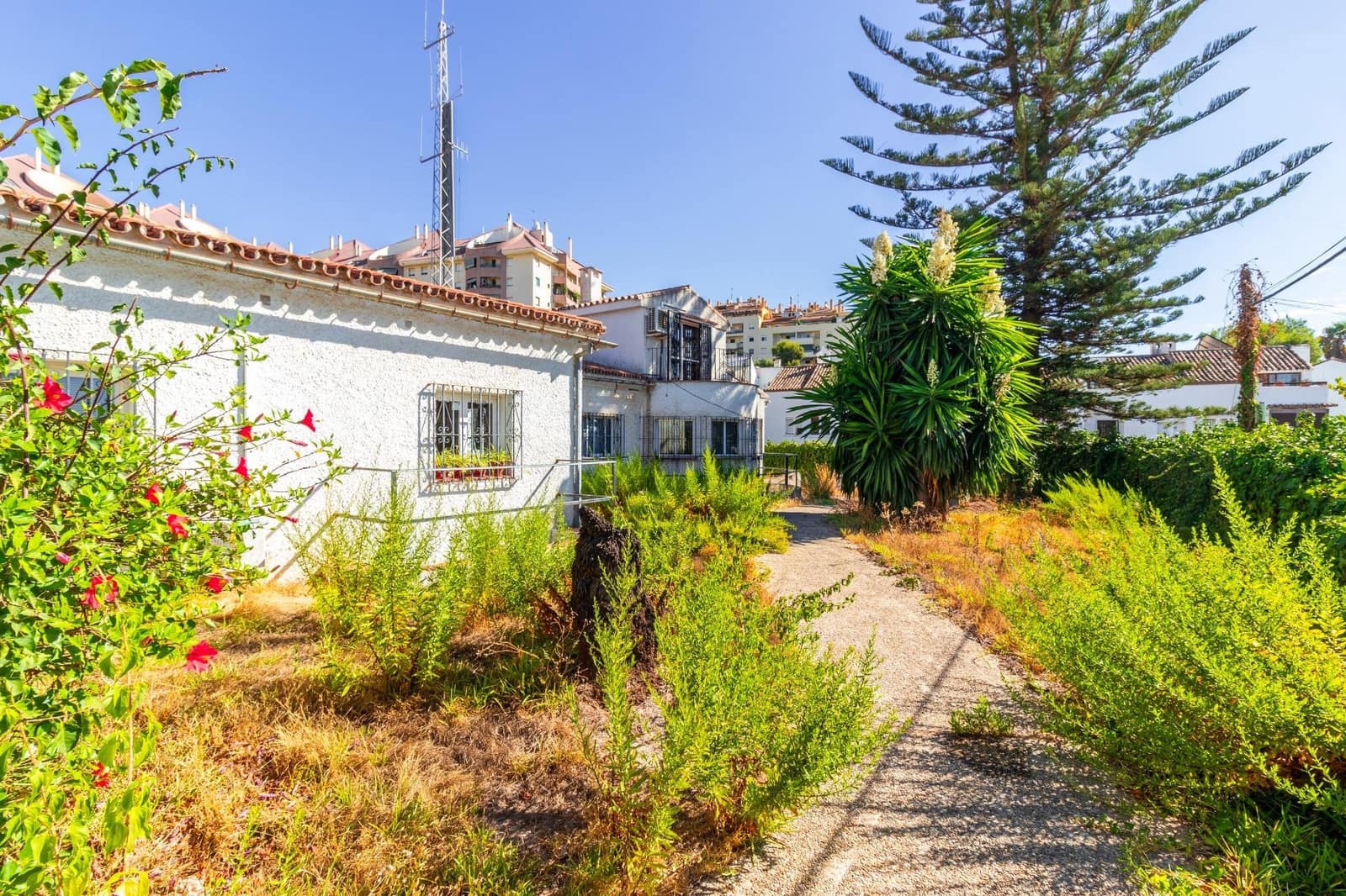 Villa for sale in Marbella with garage - € 1,300,000 (Ref: 9027371)