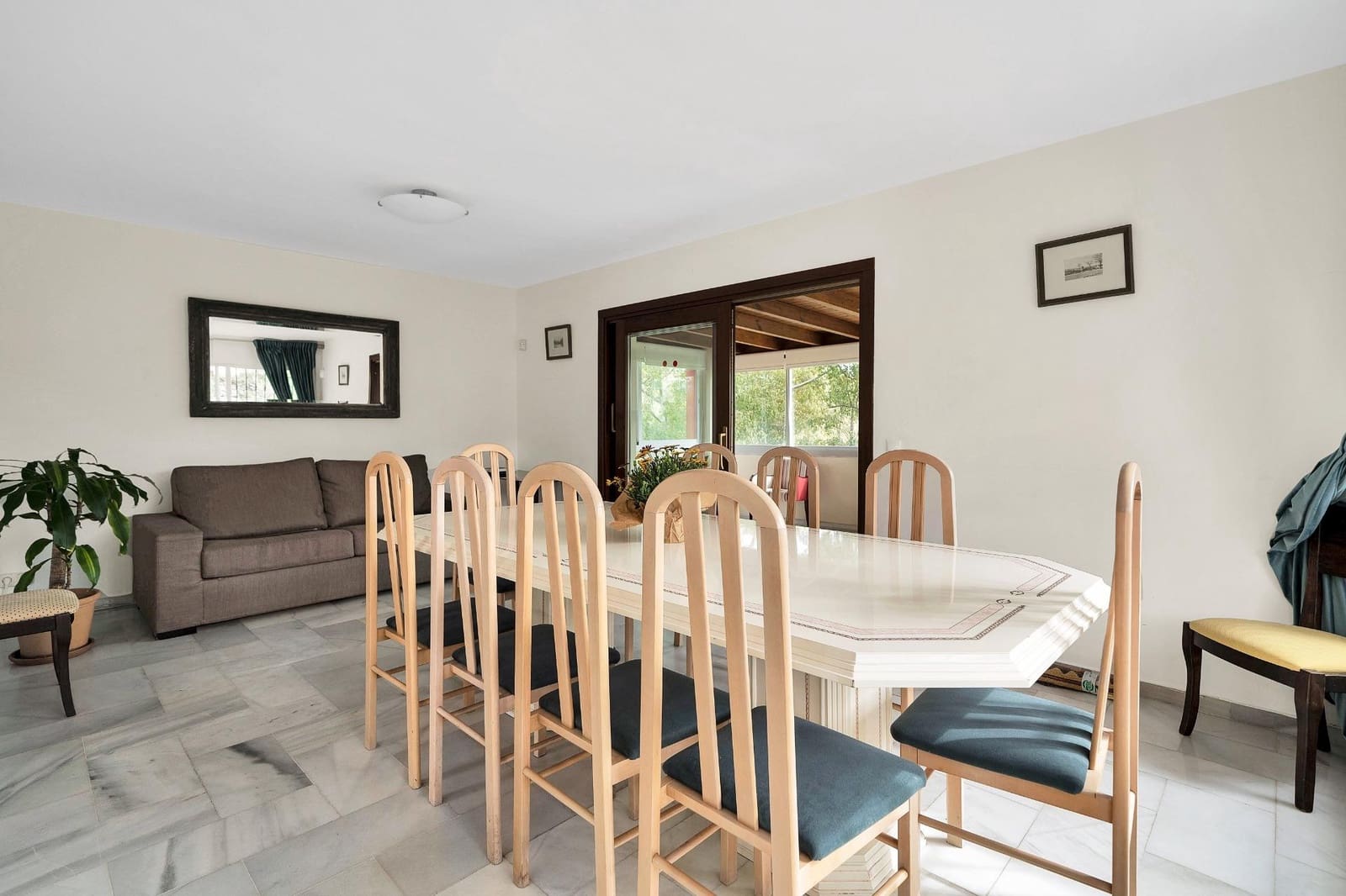 5 bedroom Villa for sale in Marbella with pool garage - € 1,195,000 (Ref: 9027375)