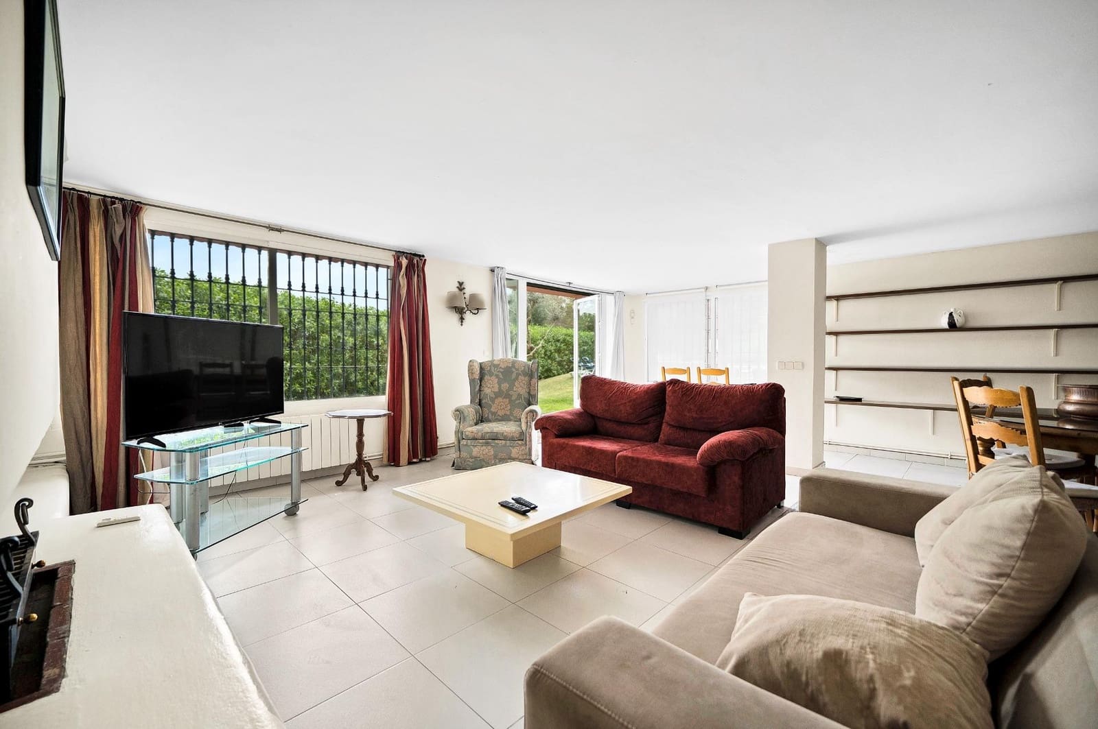 5 bedroom Villa for sale in Marbella with pool garage - € 1,195,000 (Ref: 9027375)