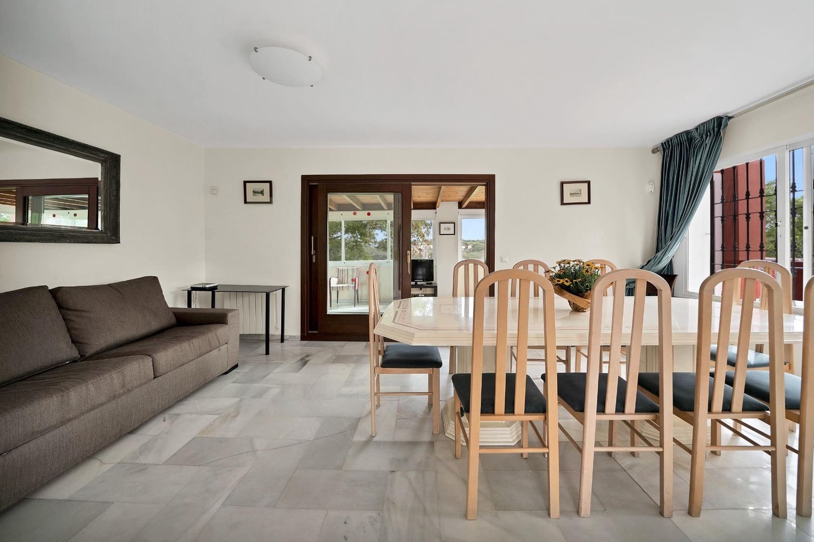 5 bedroom Villa for sale in Marbella with pool garage - € 1,195,000 (Ref: 9027375)