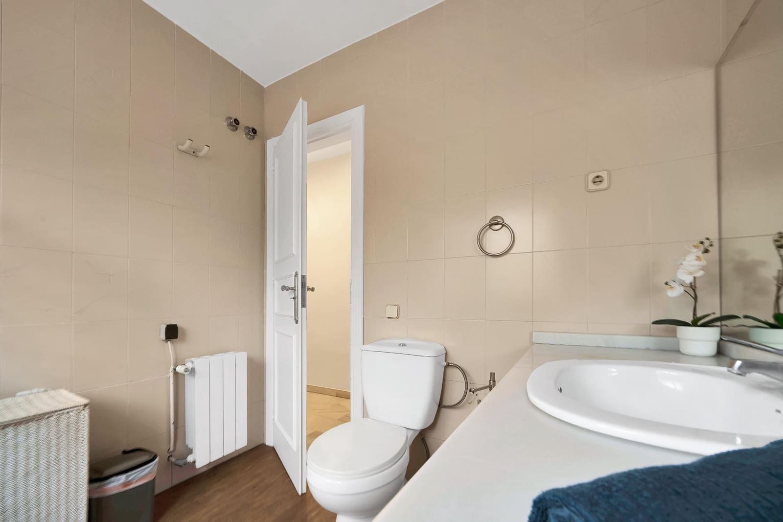 5 bedroom Villa for sale in Marbella with pool garage - € 1,195,000 (Ref: 9027375)