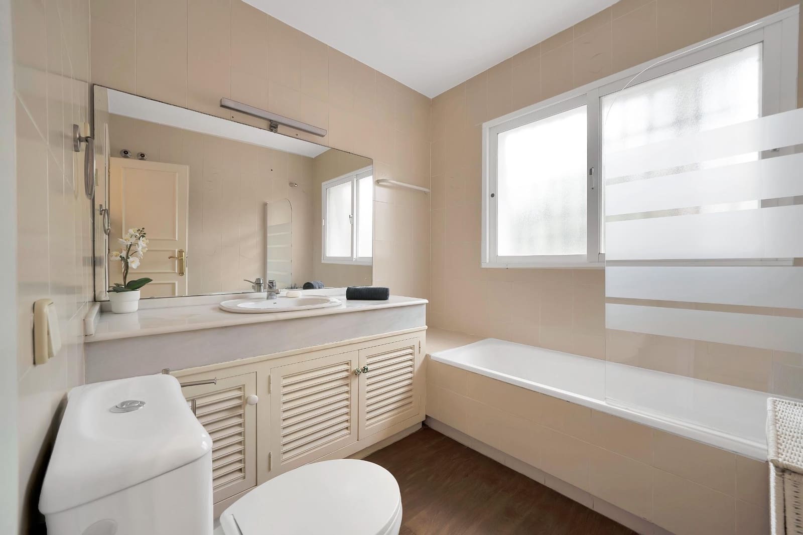 5 bedroom Villa for sale in Marbella with pool garage - € 1,195,000 (Ref: 9027375)