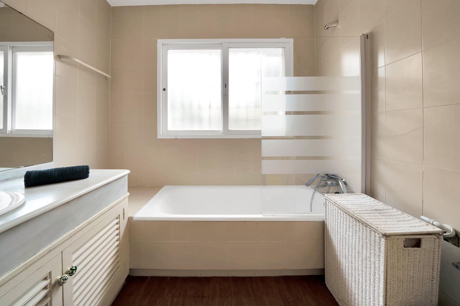 5 bedroom Villa for sale in Marbella with pool garage - € 1,195,000 (Ref: 9027375)