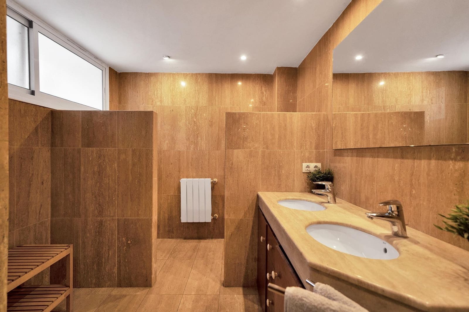 5 bedroom Villa for sale in Marbella with pool garage - € 1,195,000 (Ref: 9027375)