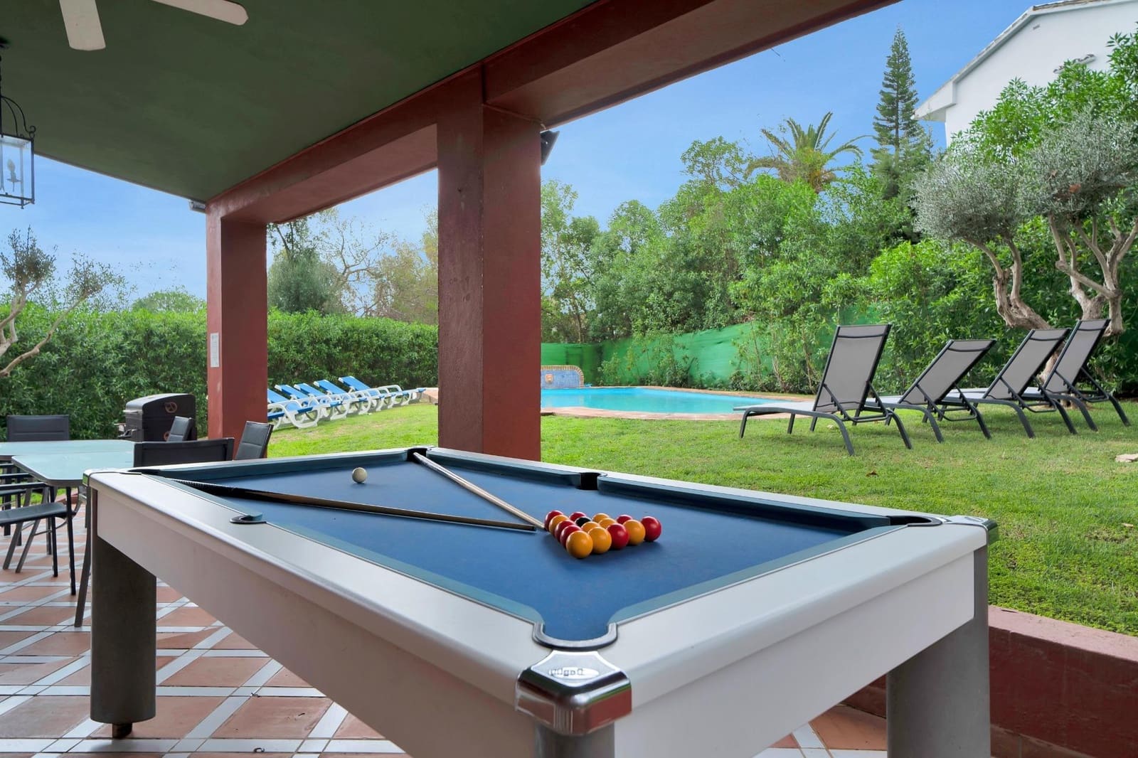 5 bedroom Villa for sale in Marbella with pool garage - € 1,195,000 (Ref: 9027375)