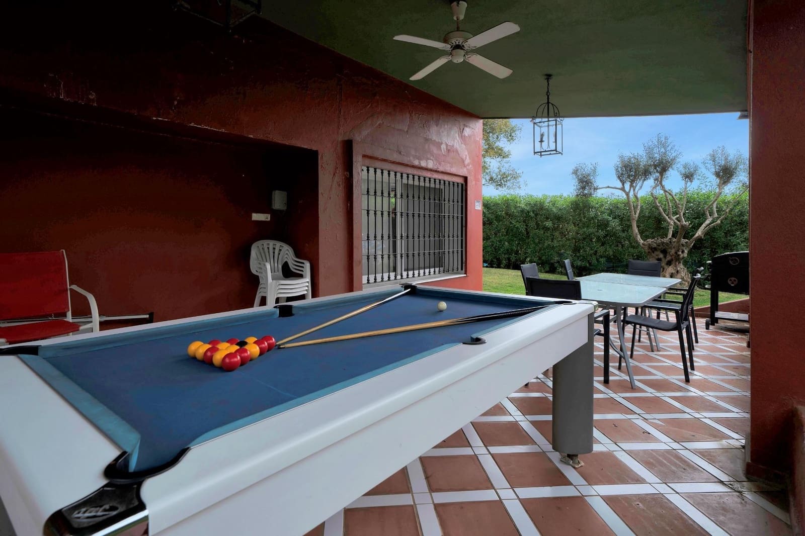 5 bedroom Villa for sale in Marbella with pool garage - € 1,195,000 (Ref: 9027375)