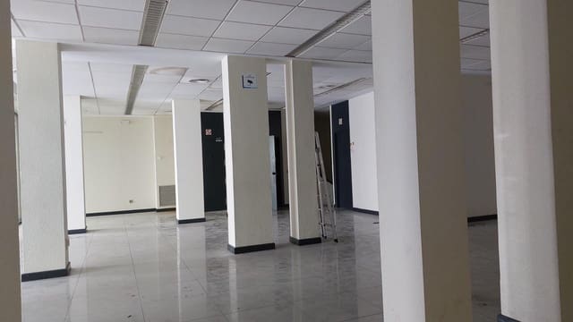 Kaupallinen vuokrattavana paikassa Marbella - 5 500 € (Ref: 9035765)