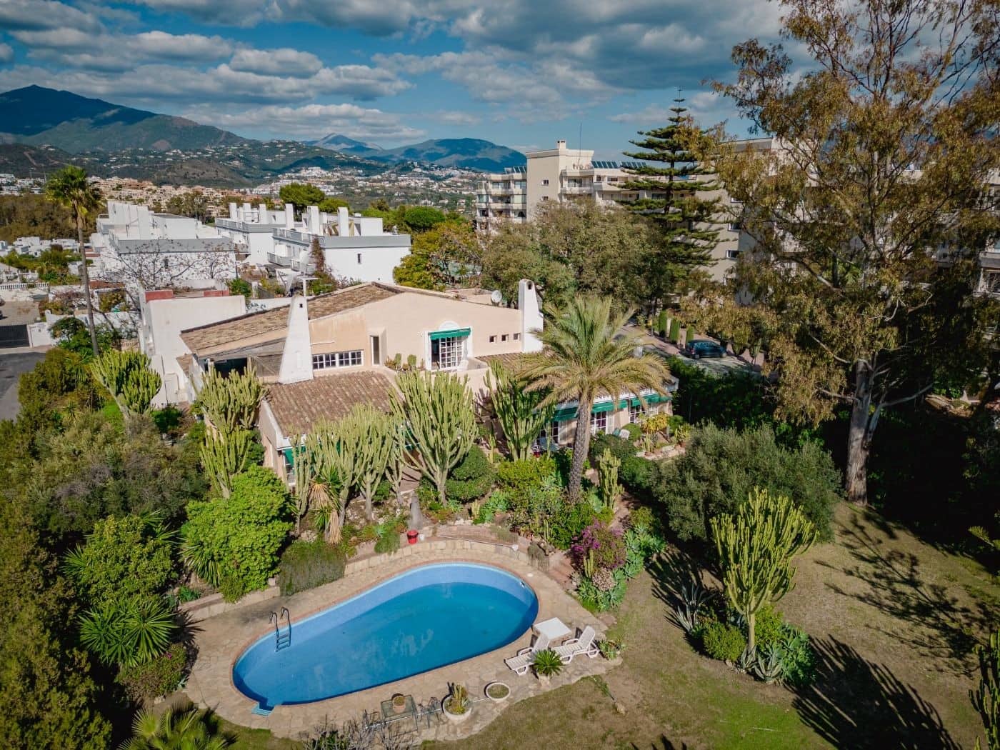 7 chambre Villa/Maison à vendre à Estepona avec piscine garage - 2 650 000 € (Ref: 9046235)