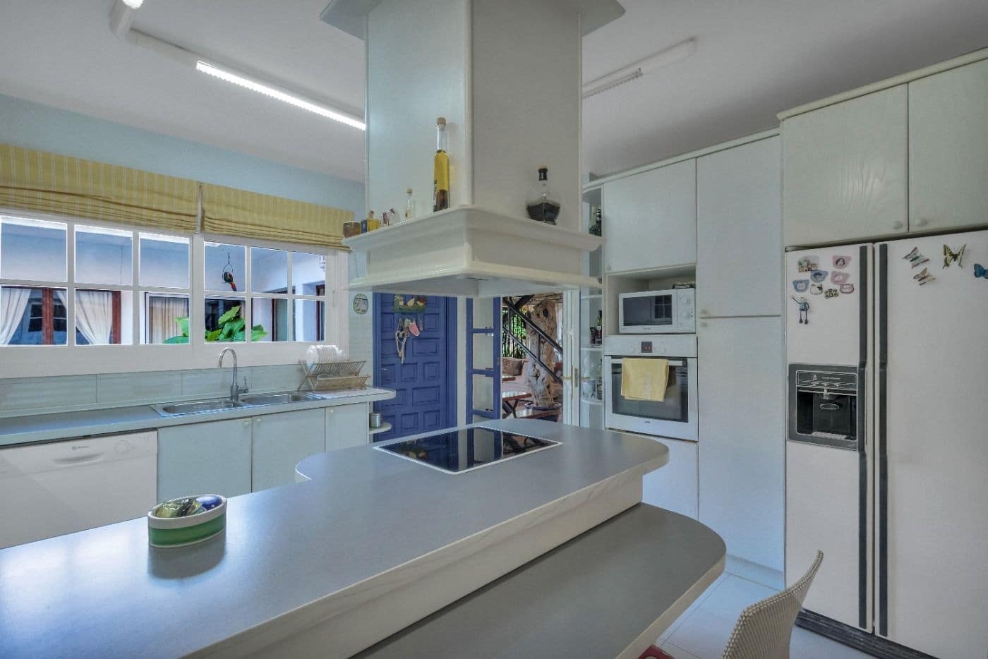 7 makuuhuone Huvila myytävänä paikassa Estepona mukana uima-altaan 
autotalli - 2 650 000 € (Ref: 9046235)