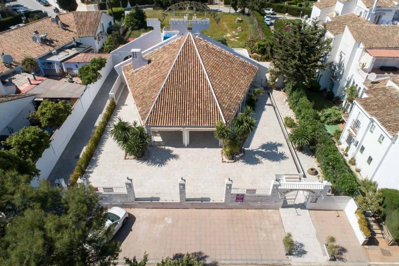 Virksomhed til salg i El Paraiso - € 1.195.000 (Ref: 9046237)