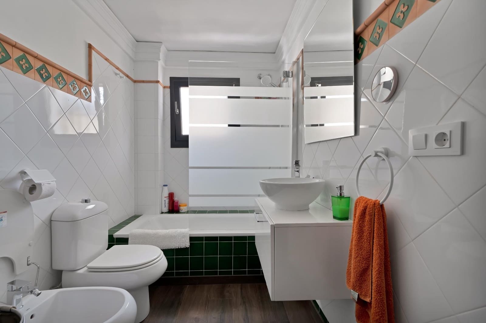 5 soveværelse Villa til salg i La Alcaidesa med swimmingpool garage - € 760.000 (Ref: 9046240)