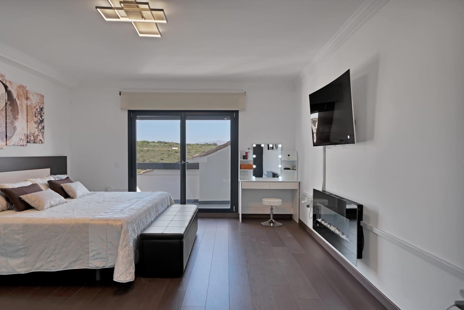 5 soveværelse Villa til salg i La Alcaidesa med swimmingpool garage - € 760.000 (Ref: 9046240)