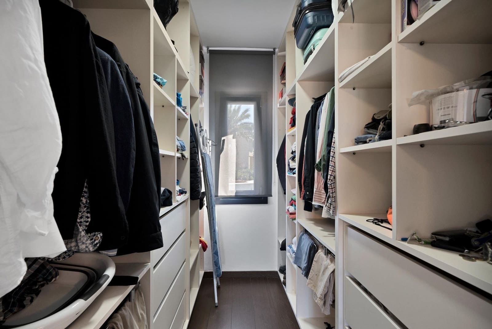 5 soveværelse Villa til salg i La Alcaidesa med swimmingpool garage - € 760.000 (Ref: 9046240)