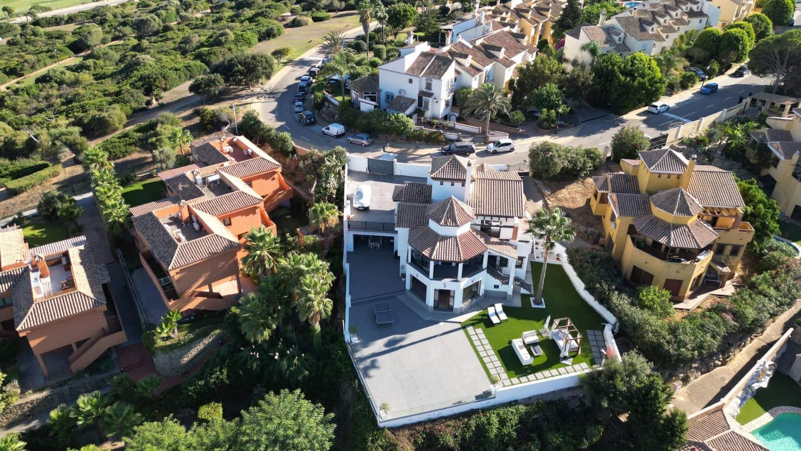 5 soveværelse Villa til salg i La Alcaidesa med swimmingpool garage - € 760.000 (Ref: 9046240)