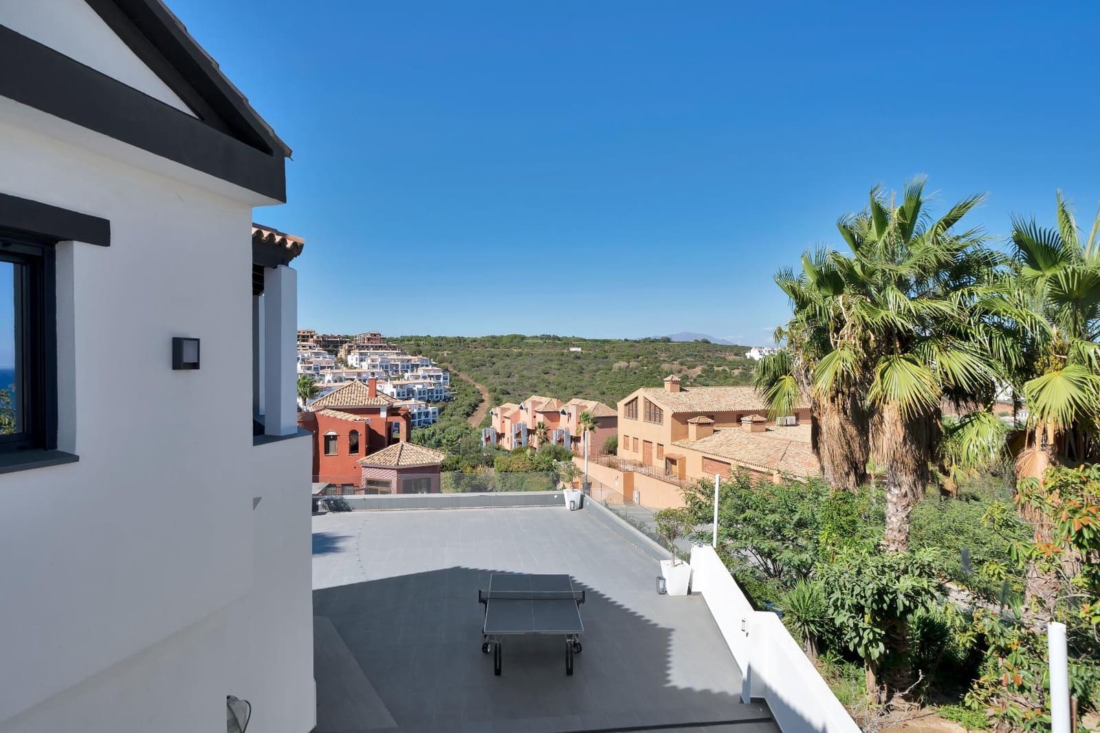 5 soveværelse Villa til salg i La Alcaidesa med swimmingpool garage - € 760.000 (Ref: 9046240)