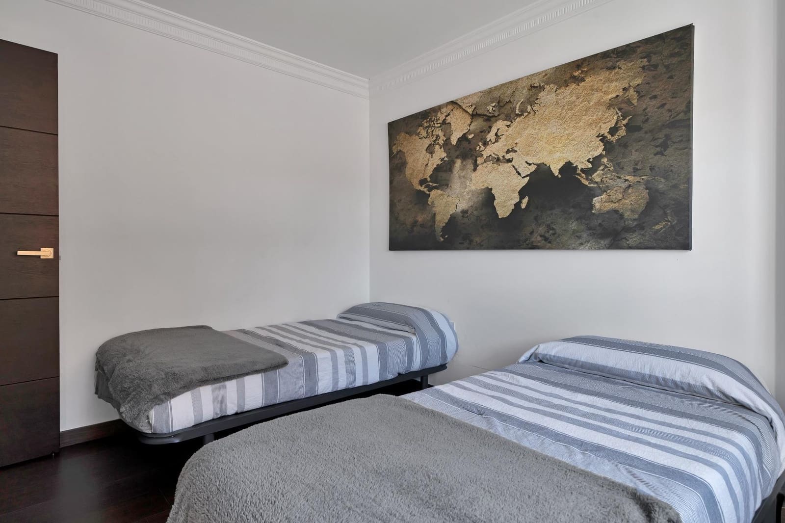 5 soveværelse Villa til salg i La Alcaidesa med swimmingpool garage - € 760.000 (Ref: 9046240)